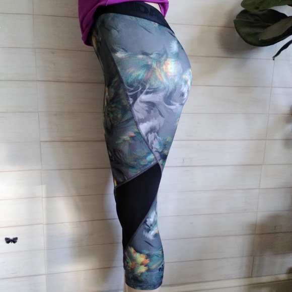 Adidas lot of 2 PC'S Crop compression/ workout Top - Picture 5 of 7